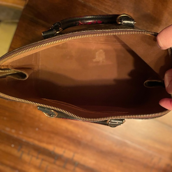 Louis Vuitton Alma - Picture 7 of 8